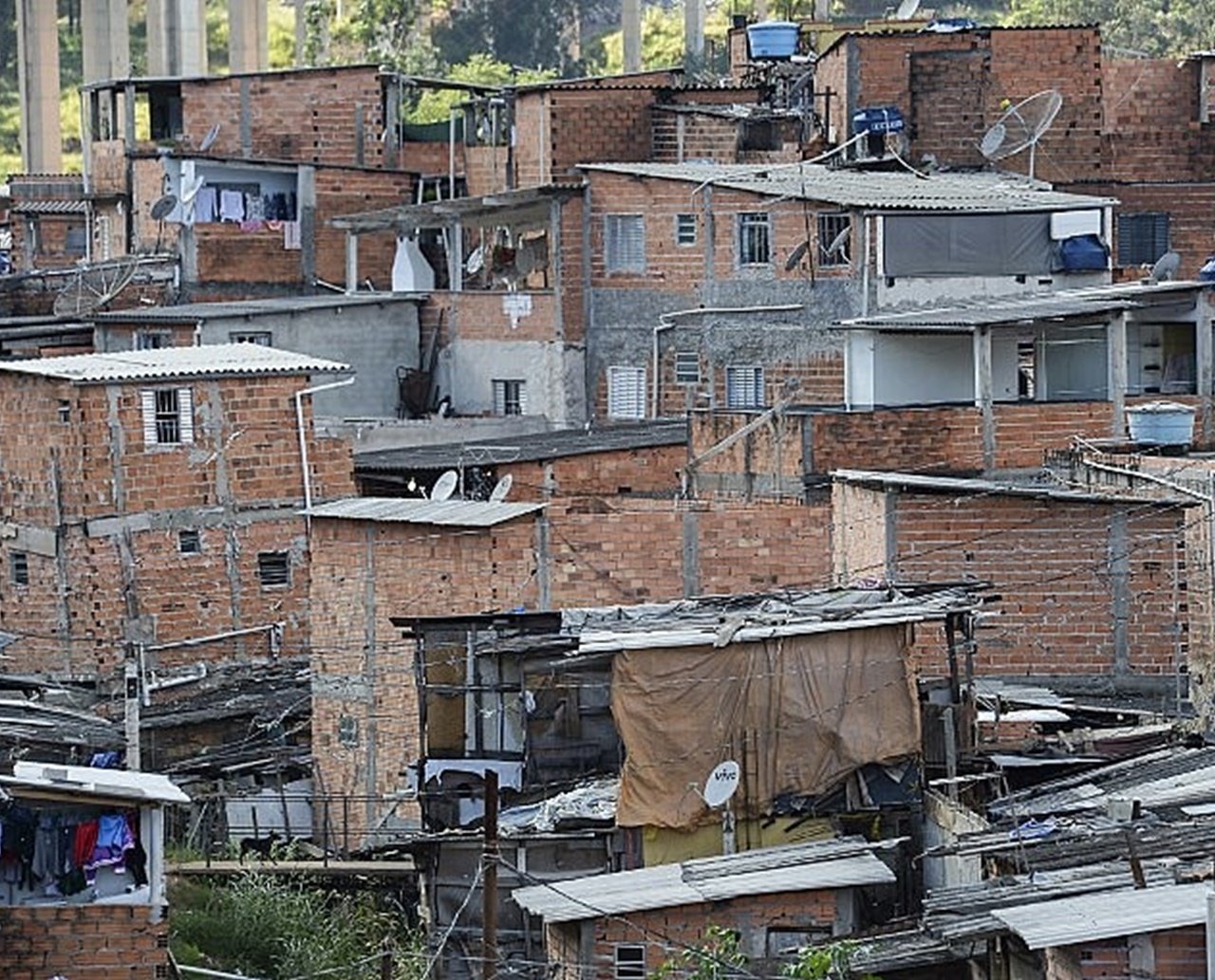 Pobres são os que mais morrem por coronavírus, aponta pesquisa; Vilas-Boas questiona critério da vacinação 