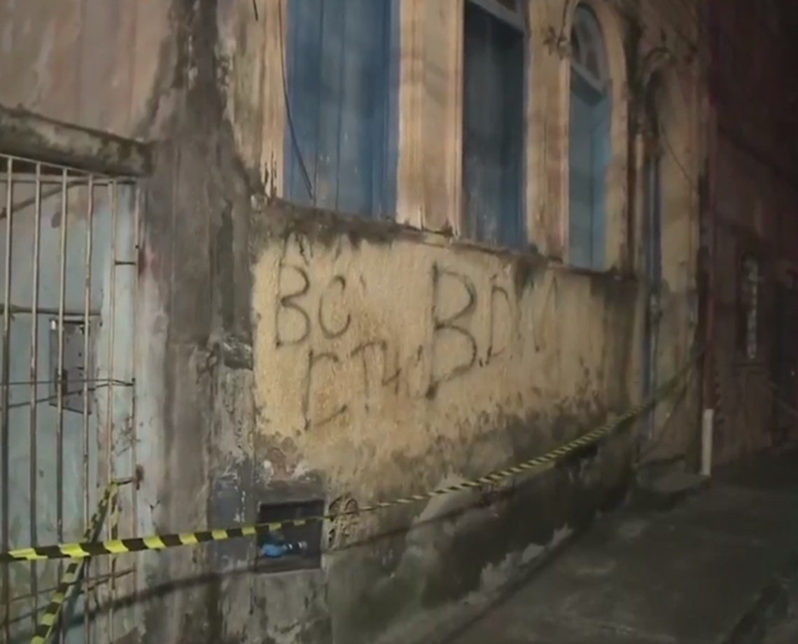 Parte de casarão desaba no Tororó, em Salvador; imóvel foi interditado
