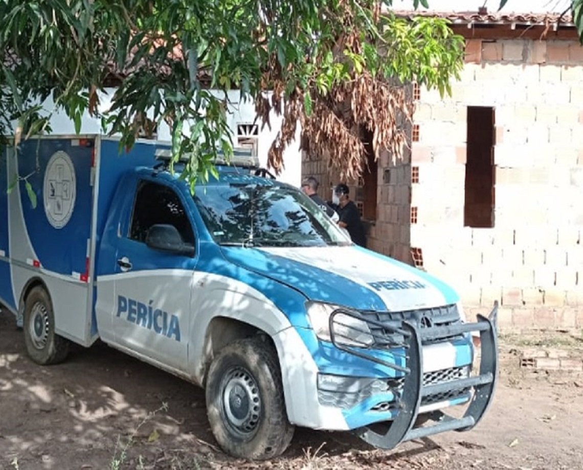 Três suspeitos de envolvimento em assaltos na região de Feira de Santana são executados dentro de casa 