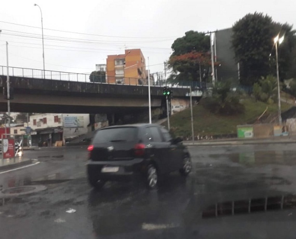 Tempo fechado e chuva ao longo do dia; confira a previsão da meteorologia para Salvador nesta sexta-feira