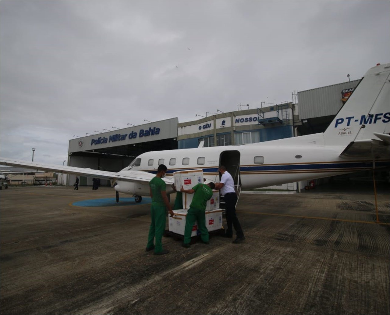 Cinco aviões do Graer enviam doses de imunizantes contra a Covid-19 para o interior da Bahia