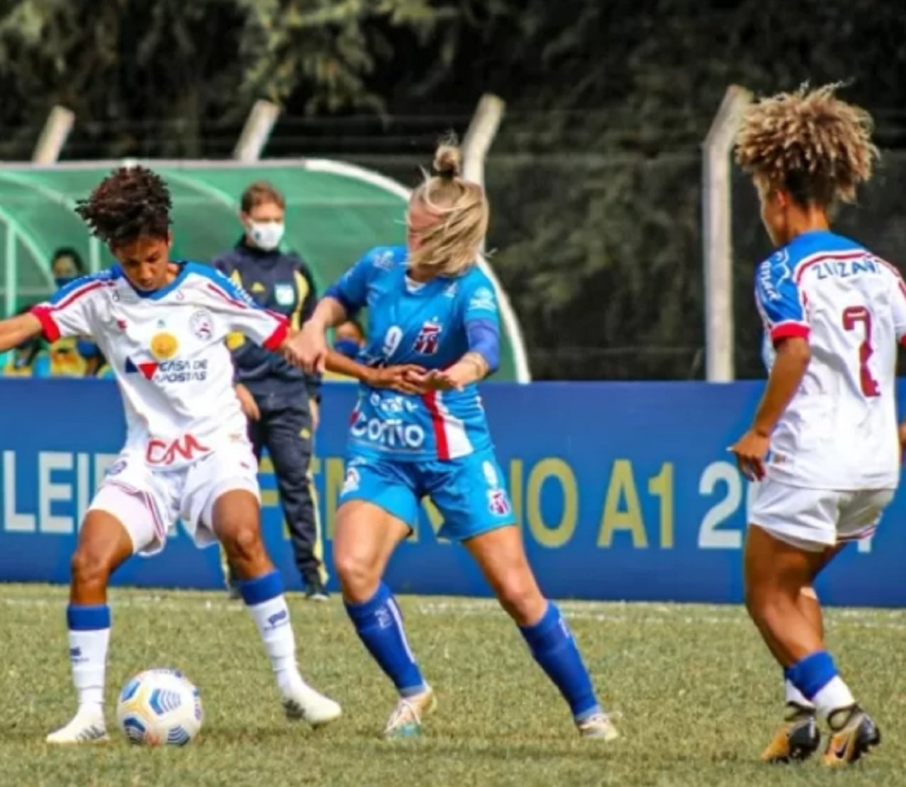 Jogadoras do Bahia são vítimas de racismo durante transmissão de jogo e CBF pede afastamento de comentarista