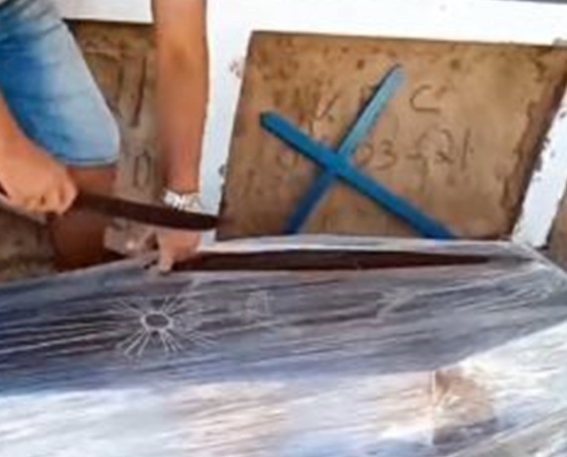 Vereador quebra protocolos e abre caixão lacrado em cemitério; Polícia Civil investiga