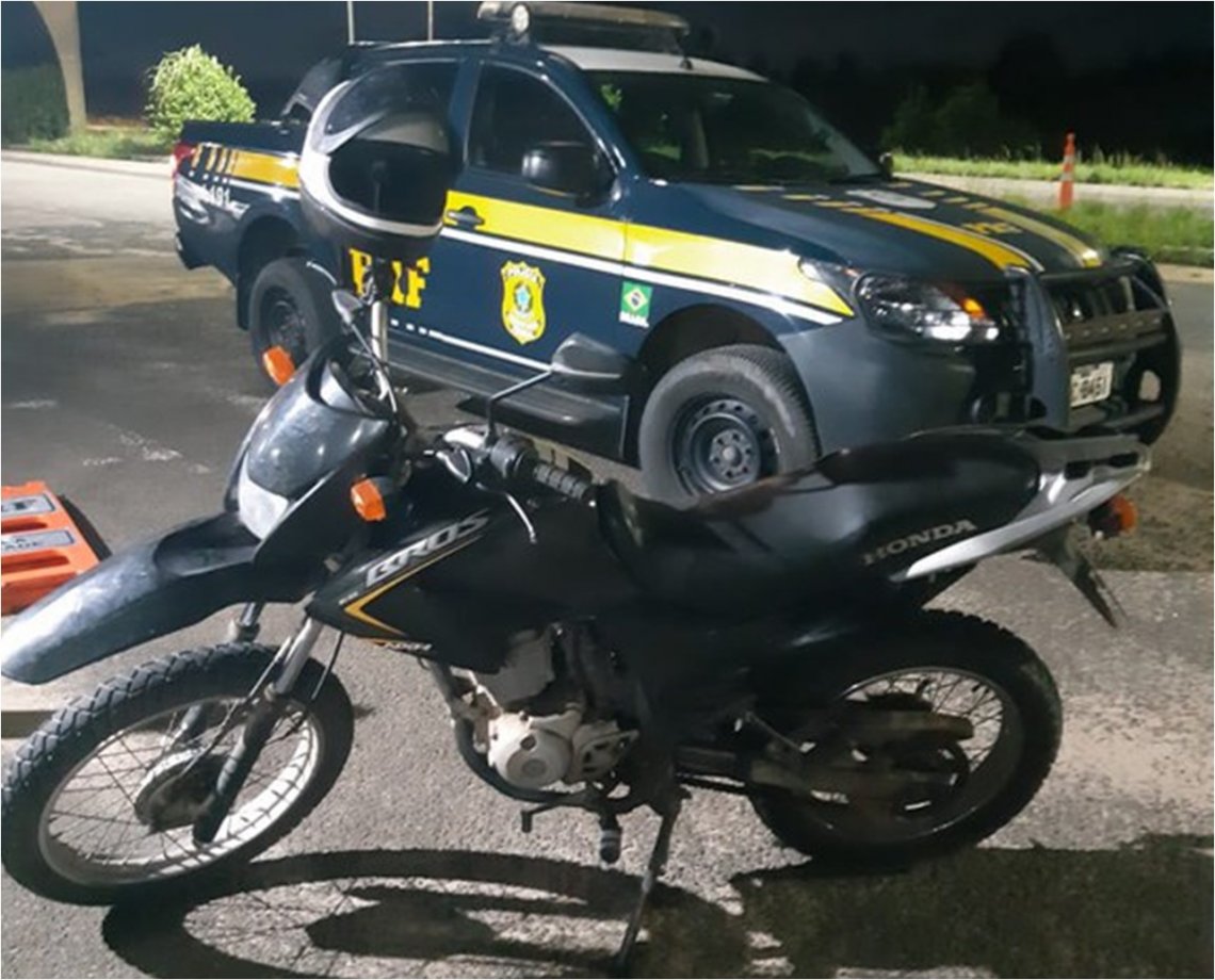 Homem é preso pela PRF por conduzir motocicleta roubada no interior da Bahia