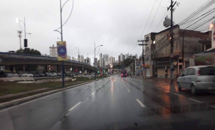 Salvador e Região Metropolitana têm tempo fechado com chuva ao longo do dia nesta quinta-feira; confira previsão