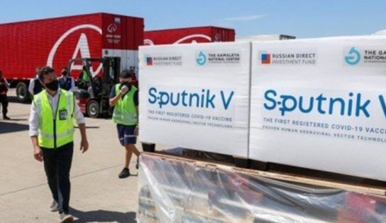 Fabricante da Sputnik V avisa que vai processar a Anvisa por difamação: 'Não testou a vacina'