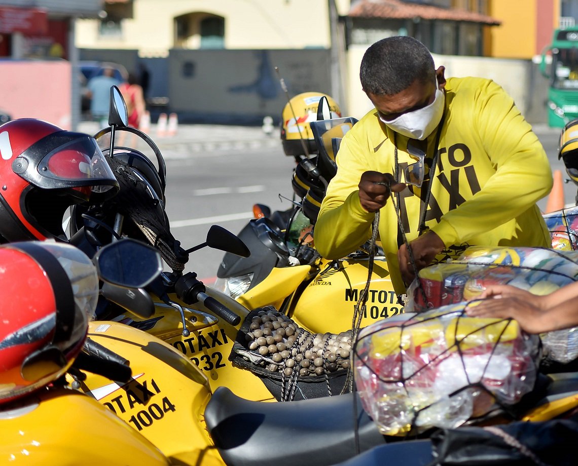 Prefeitura de Salvador entrega cestas básicas a mototaxistas a partir da próxima segunda