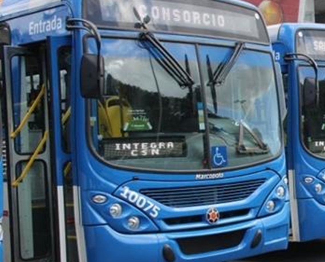 Protesto de rodoviários da CSN fecha acesso à Estação da Lapa; trânsito na região é intenso