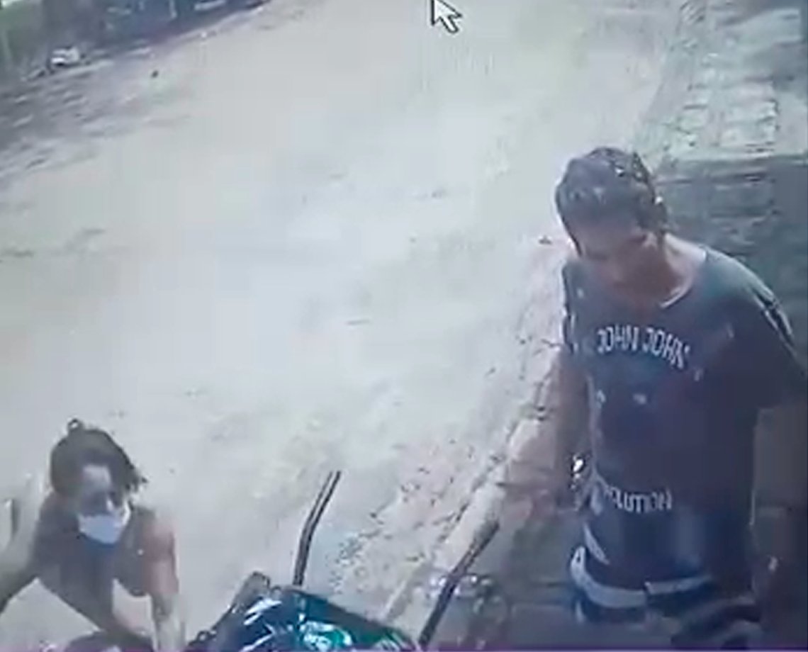 Vídeo registra momento em que catadora é agredida por casal de moradores em Piatã