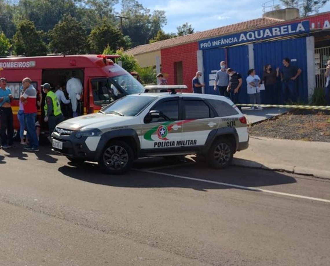 Adolescente invade escola com facão e mata três crianças e duas professoras em Santa Catarina