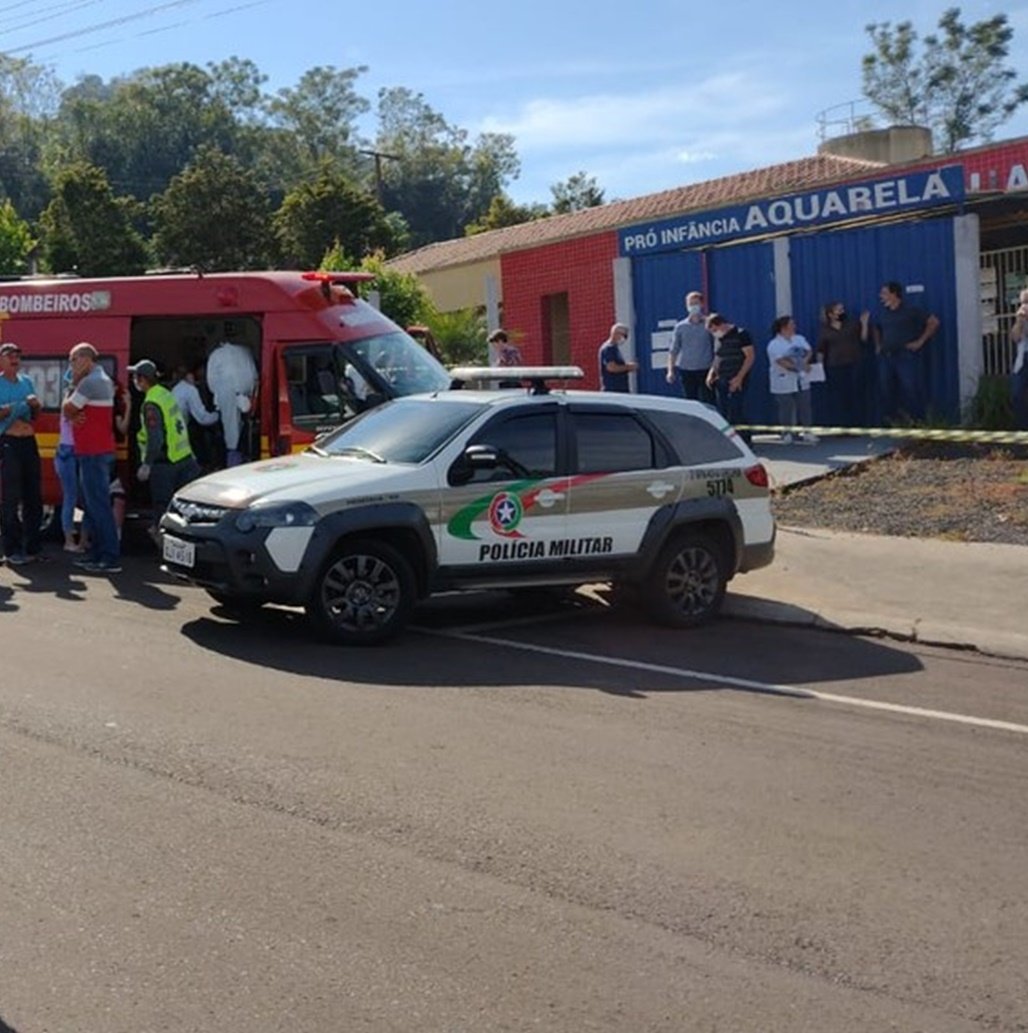 Adolescente invade escola com facão e mata três crianças e duas professoras em Santa Catarina