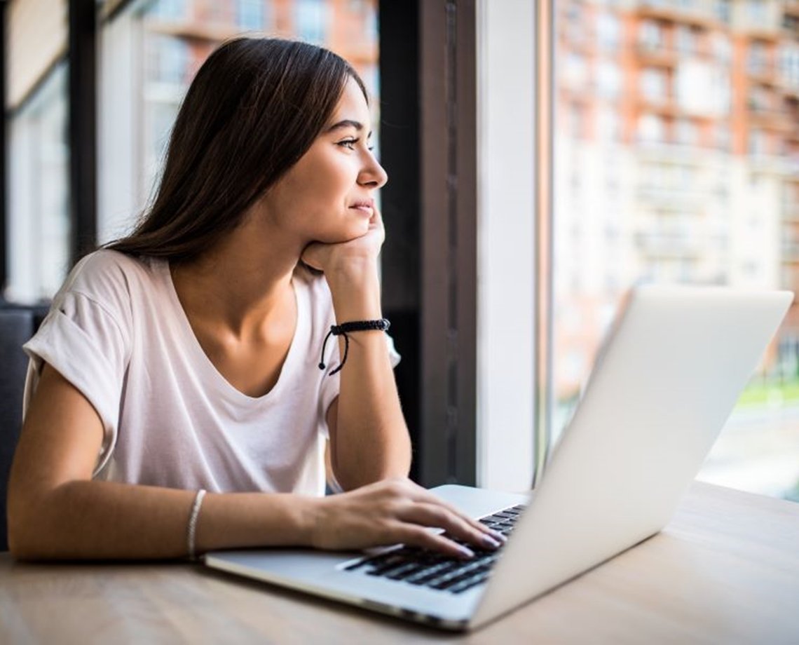 Plataforma de educação disponibiliza cursos gratuitos com certificado; Idiomas e Educação são algumas das opções