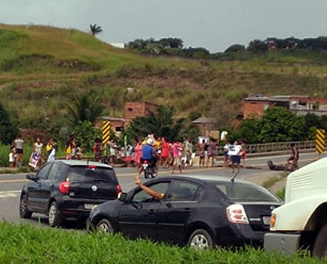 Homens armados atiram em grupo que protestava contra morte de menina em Itabuna