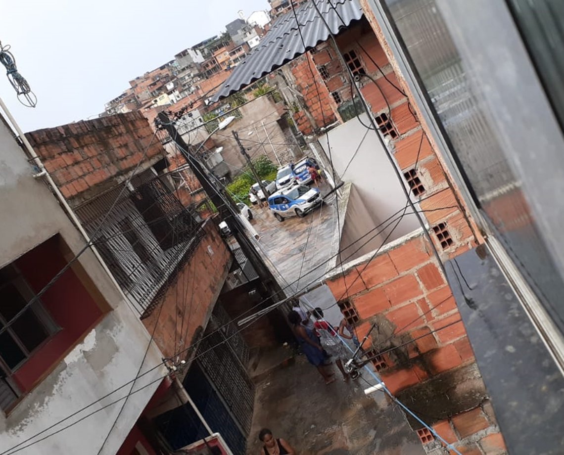 "Pateta" atira contra a PM na Gal Costa e vídeo mostra desespero de moradores; assista 