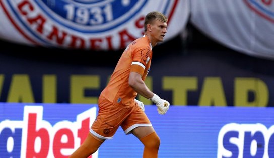 Na 'batalha final', Dado Cavalcanti terá à disposição goleiro Douglas, recuperado da Covid-19; trio suspenso viaja com o grupo