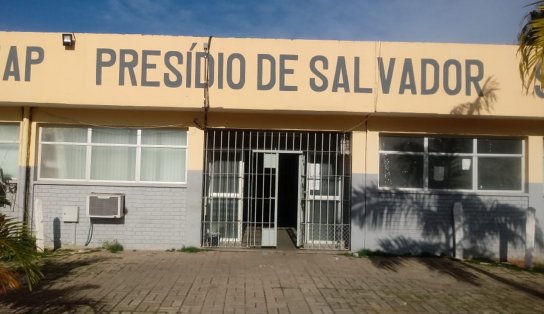 Detento é morto a pauladas dentro de presídio em Salvador; briga de facções pode ter motivado o crime 