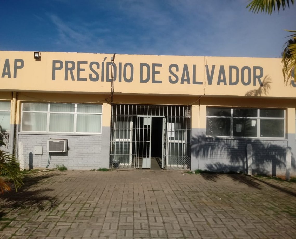 Detento é morto a pauladas dentro de presídio em Salvador; briga de facções pode ter motivado o crime 