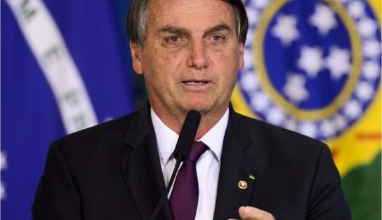 Bolsonaro volta a criticar urnas eletrônicas e afirma que "sem voto impresso não terá eleição"