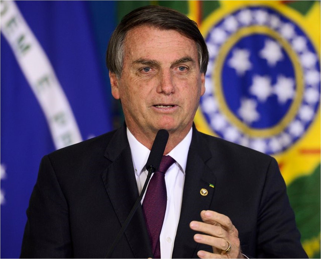 Bolsonaro volta a criticar urnas eletrônicas e afirma que "sem voto impresso não terá eleição"