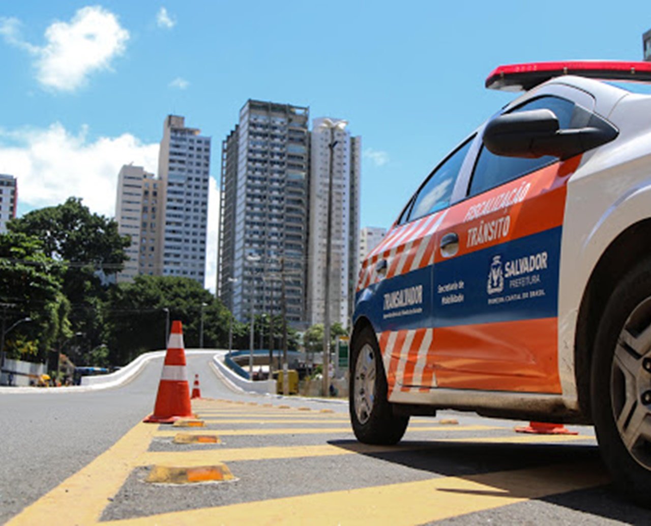 Obra emergencial bloqueia trânsito nos dois sentidos da Av. Paulo VI