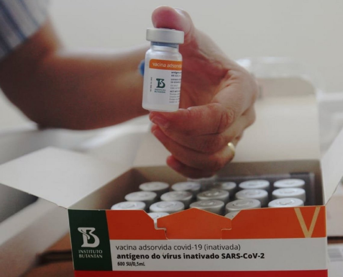 Atraso na segunda aplicação da CoronaVac: devemos nos preocupar? Especialista e SMS tiram dúvidas