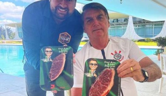 Bolsonaro faz churrasco com picanha personalizada vendida por R$ 1.799 o quilo