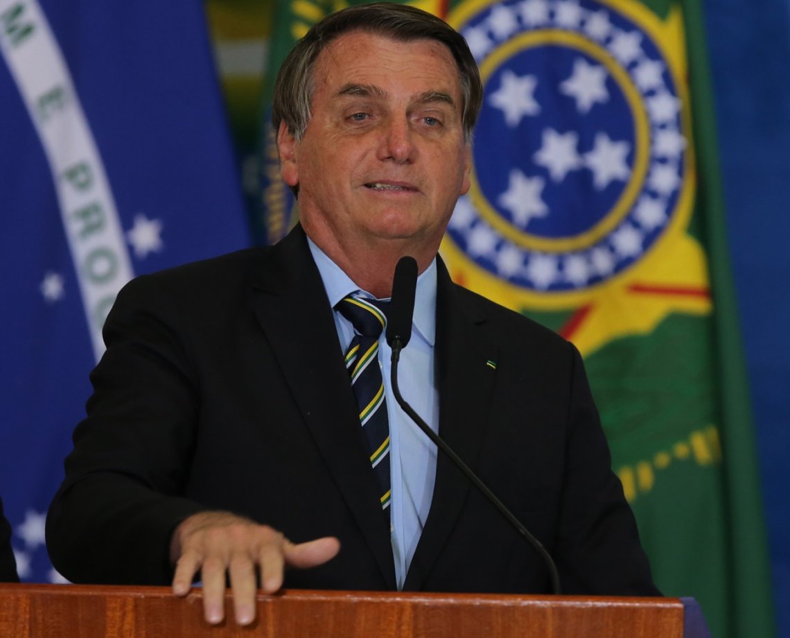 Salário de Bolsonaro e ministros é elevado em 69% após edição de regra que autoriza servidores receberem mais do que o teto