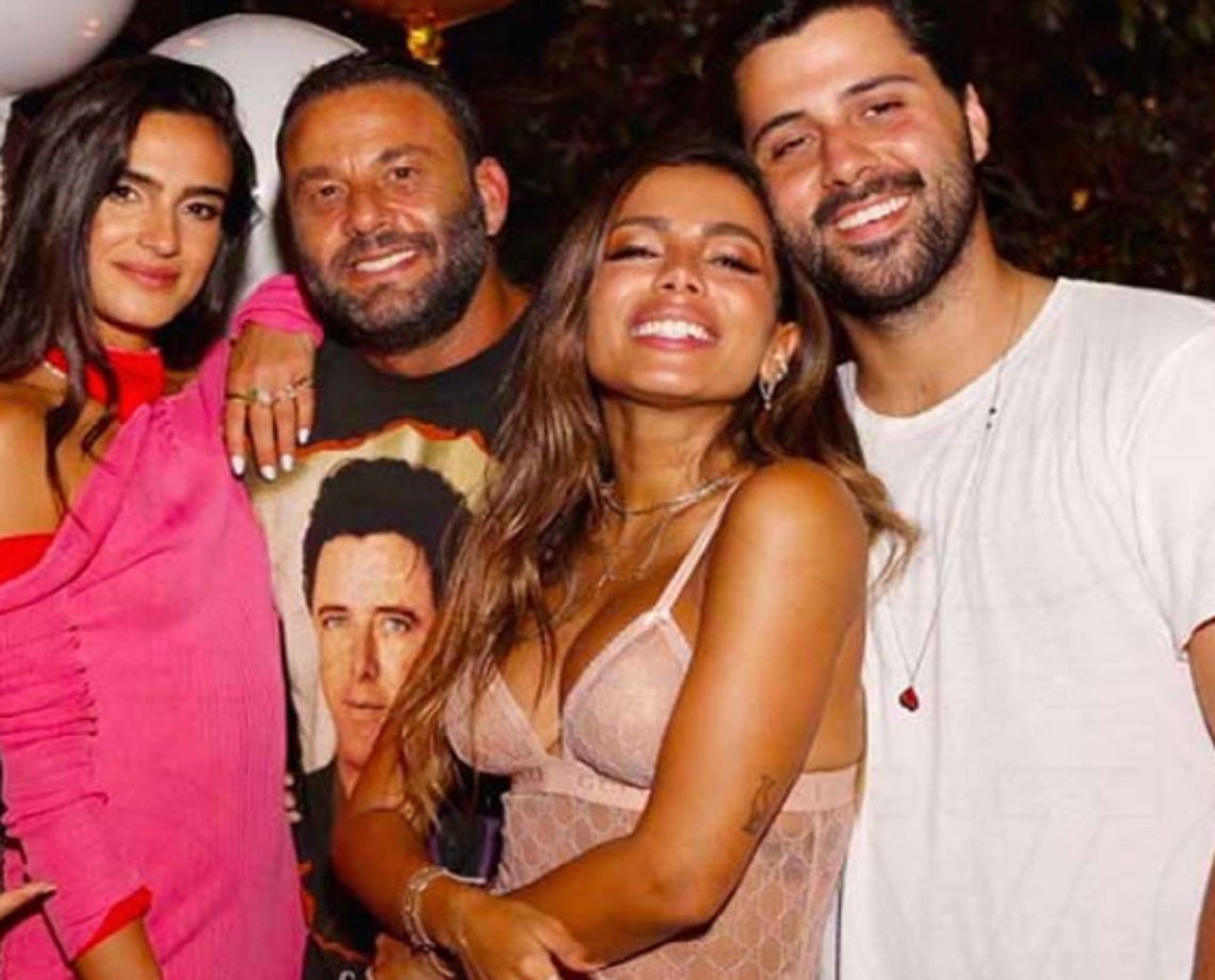 Anitta assume namoro com norte-americano bilionário, mas dispara: "não fico conferindo conta bancária"