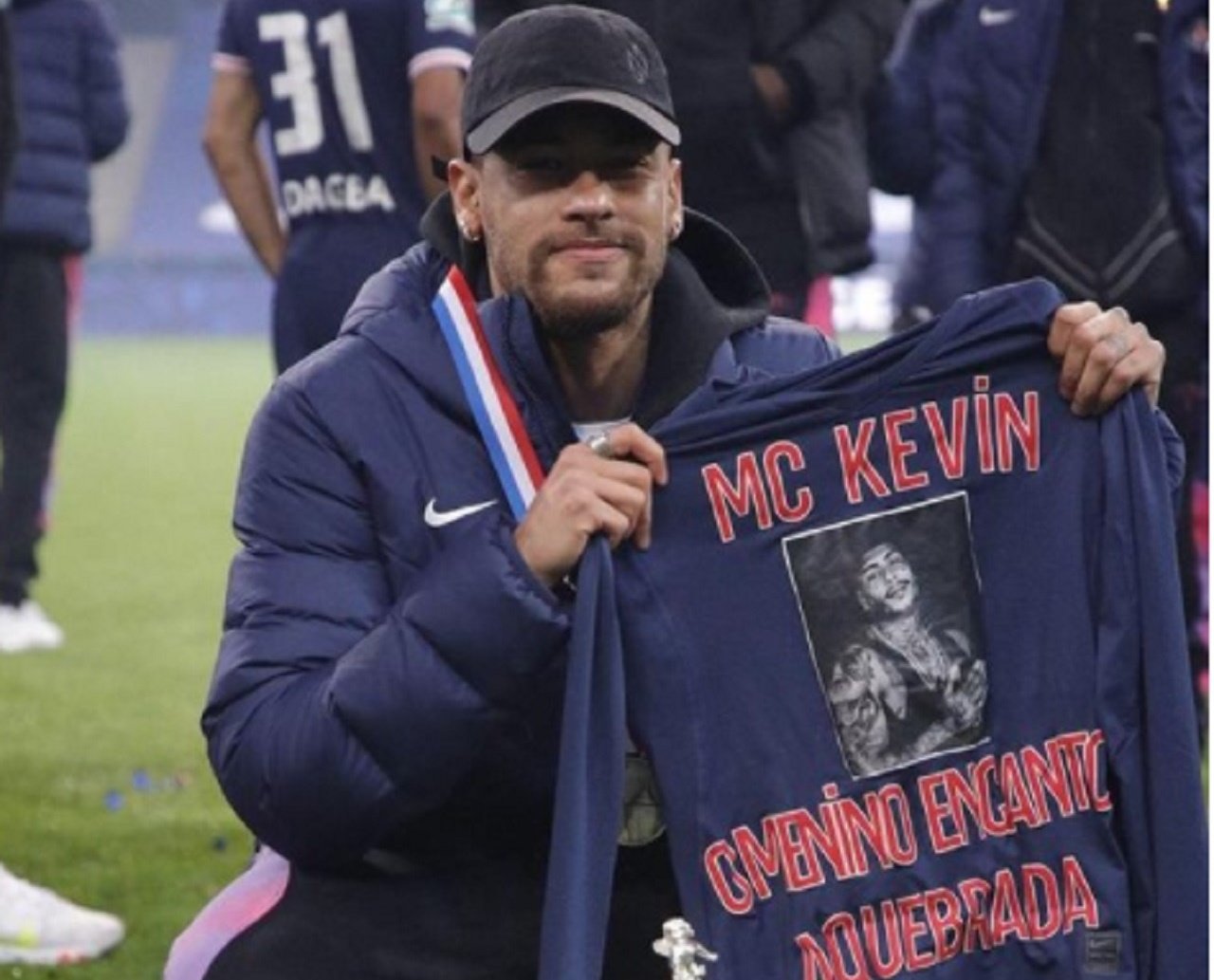 Após conquista de título, Neymar homenageia MC Kevin com quem havia combinado se encontrar nas próximas férias