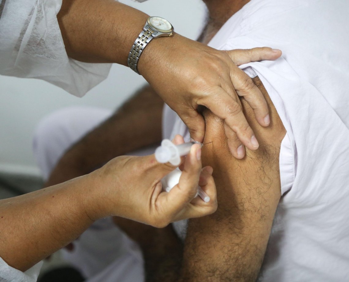 Vitória parcial de jornalistas perante imunização faz MP recomendar suspensão; "há outras categorias não priorizadas"