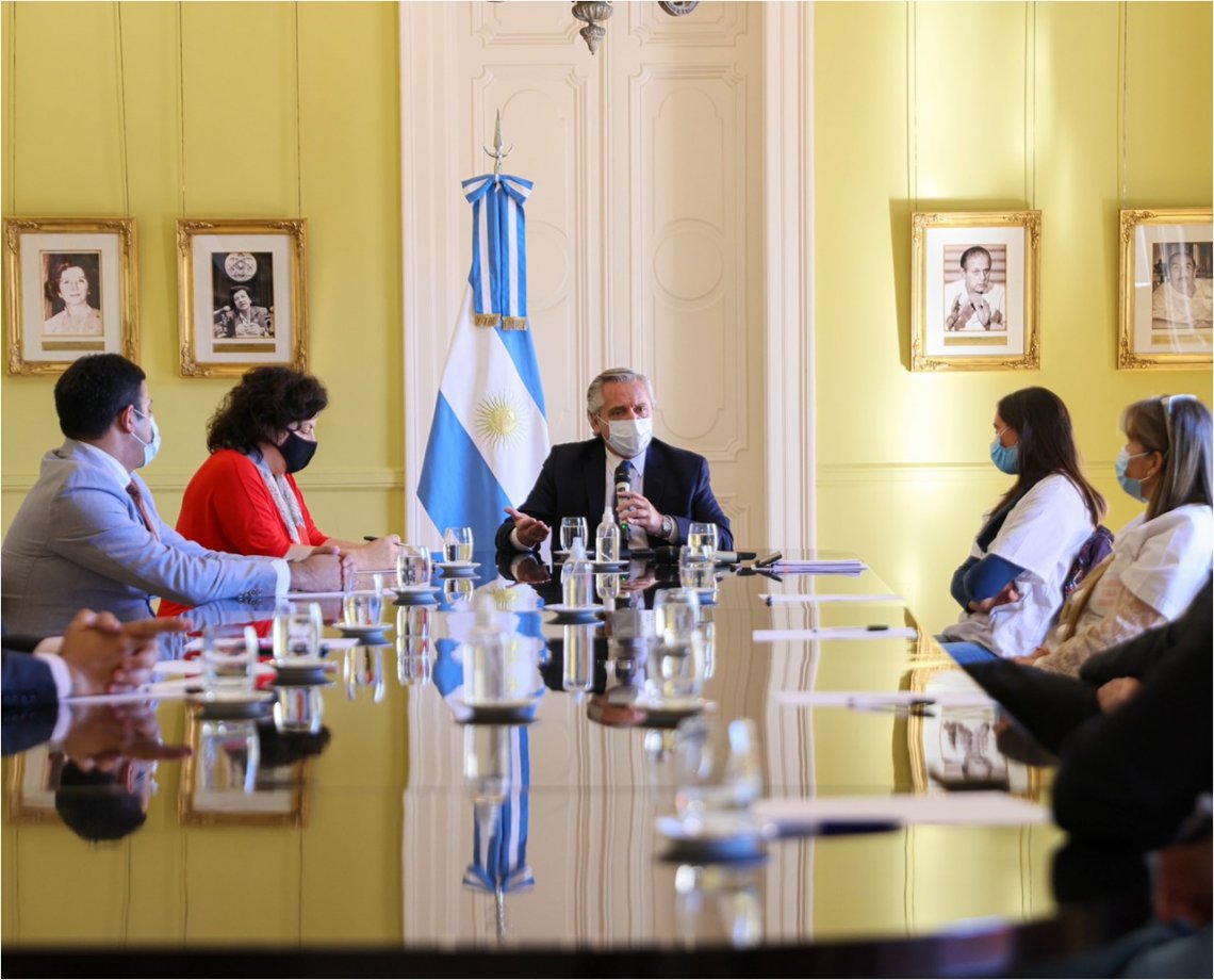 Passando pelo pior momento da pandemia, Argentina anuncia confinamento por nove dias e suspensão de jogos de futebol 