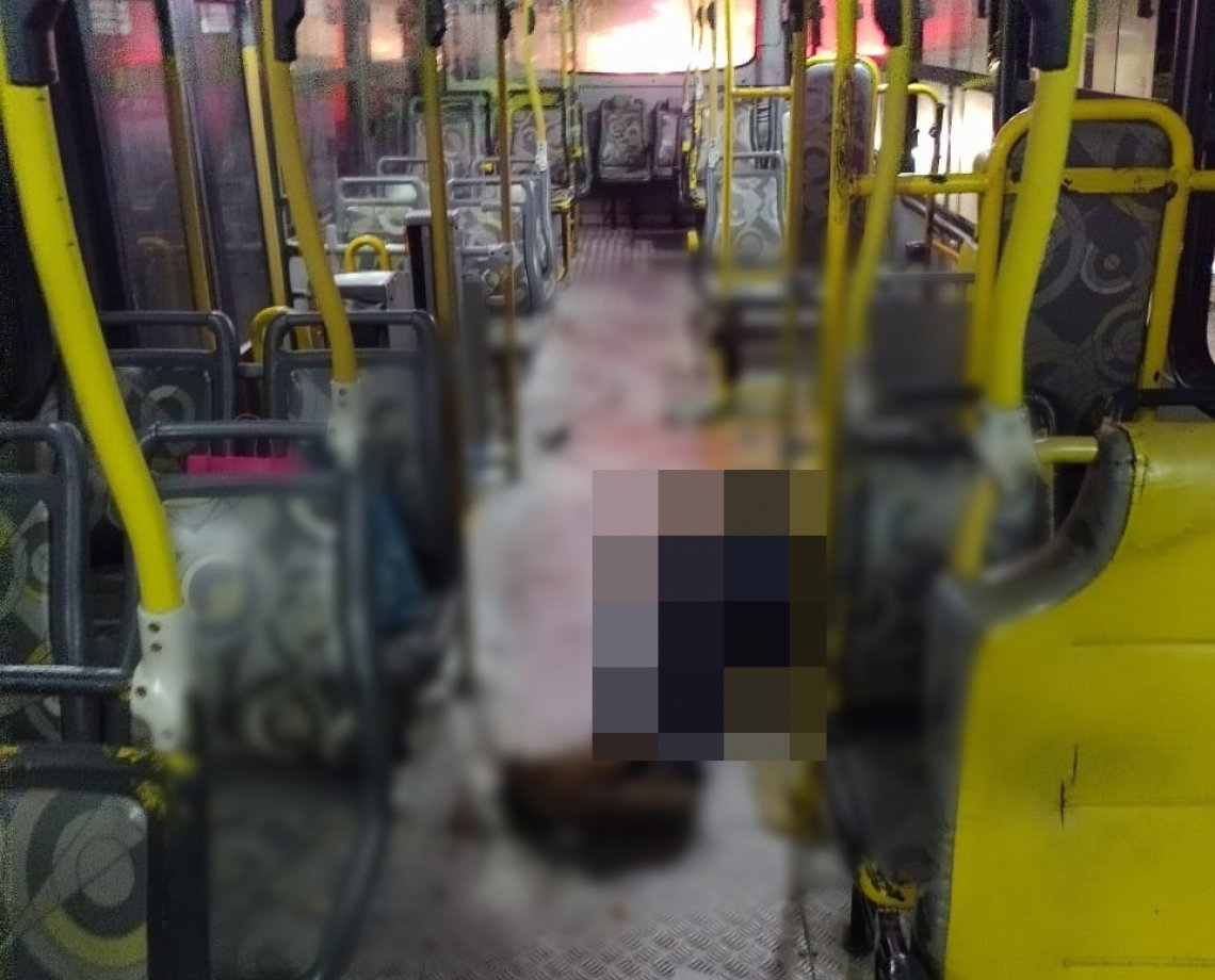 Passageiro reage a tentativa de assalto a ônibus e mata suspeito em Abrantes