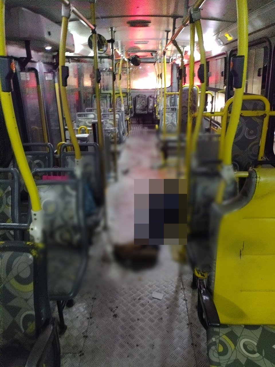 Passageiro reage a tentativa de assalto a ônibus e mata suspeito em Abrantes