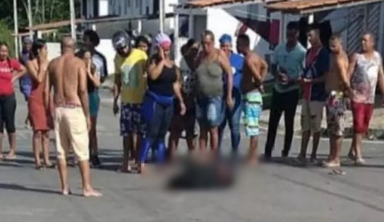 Adolescente de 17 anos é executado no meio da rua em Mata de São João; jovem de 19 anos também foi baleado