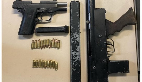 Adolescente é flagrado com submetralhadora e pistola, em Feira de Santana