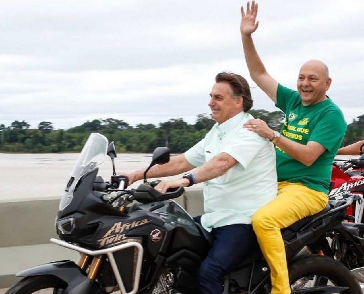 Favorecendo mais um grupo de apoiadores, Bolsonaro faz pressão pela isenção de pedágio para motociclistas