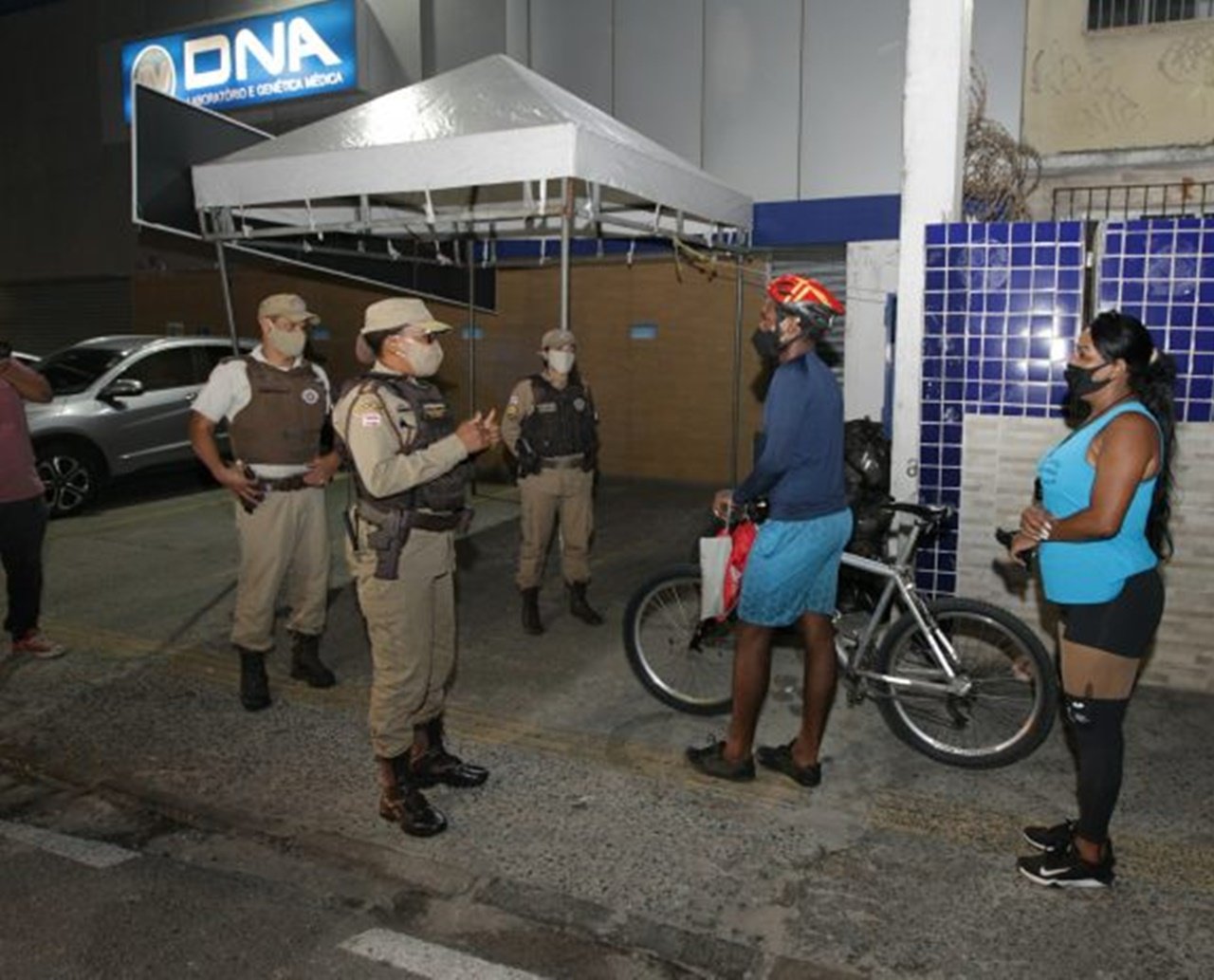 Sem cervejinha nem locomoção noturna: 36 municípios da Bahia seguem com medidas mais duras; veja lista 