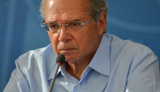 Grupo queria ver Paulo Guedes, mas acabou assistindo vídeo pornô e masturbação ao vivo