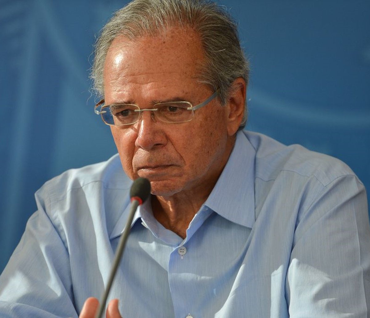 Grupo queria ver Paulo Guedes, mas acabou assistindo vídeo pornô e masturbação ao vivo