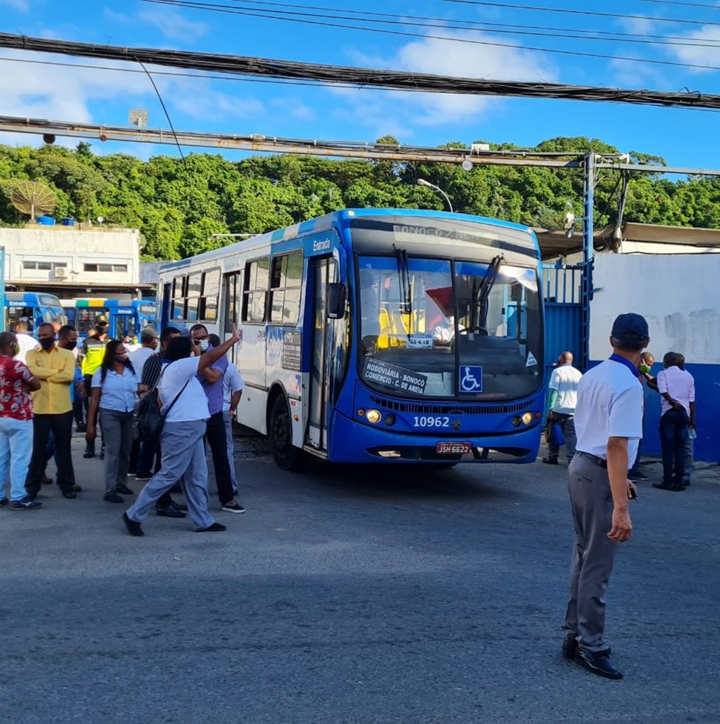 Rodoviários terminam discussão sobre reajuste de salários e população de Salvador já pode utilizar o transporte público