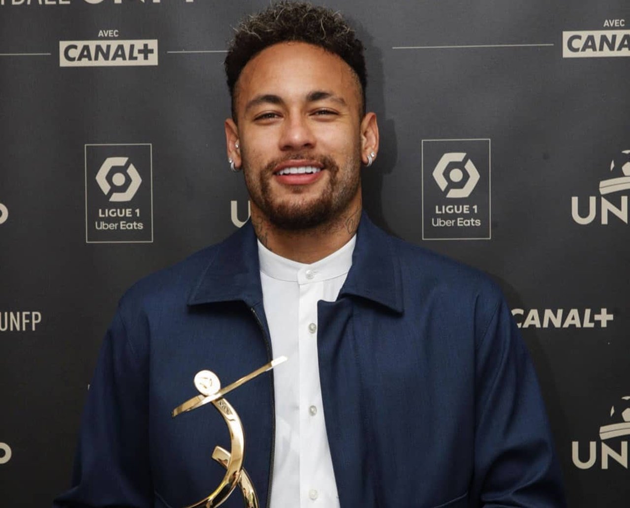 Funcionária da Nike diz que foi forçada a fazer sexo oral em Neymar; empresa rompeu contrato com o atleta 