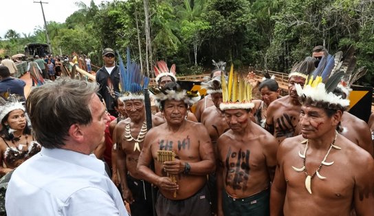 Bolsonaro pede "pelo amor de Deus" que CPI da Covid seja encerrada e chama senador de "saltitante"