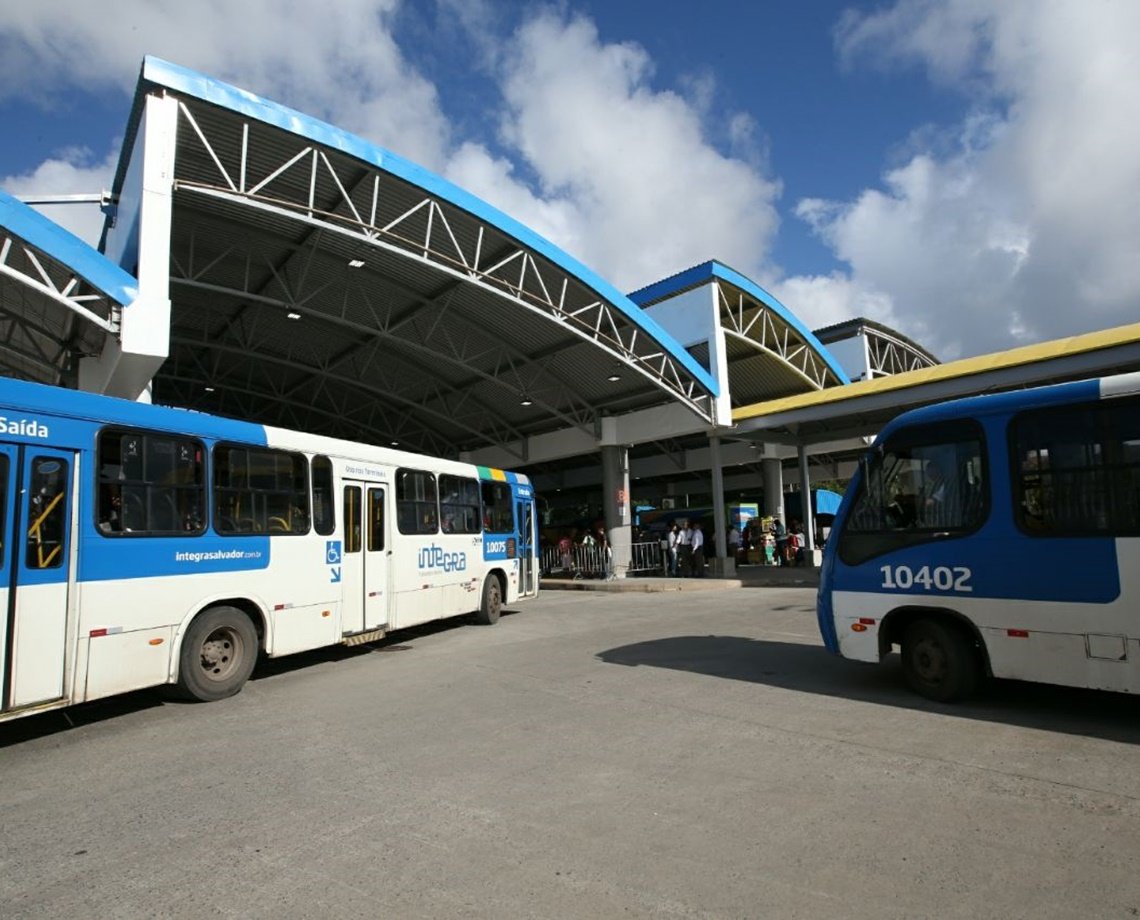 "Segura aí, 'motô'": ônibus e metrô funcionarão em horário reduzido durante fim de semana