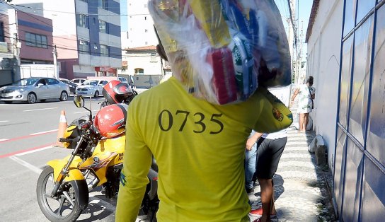 Nova entrega de cestas básicas a mototaxistas de Salvador começa nesta segunda 