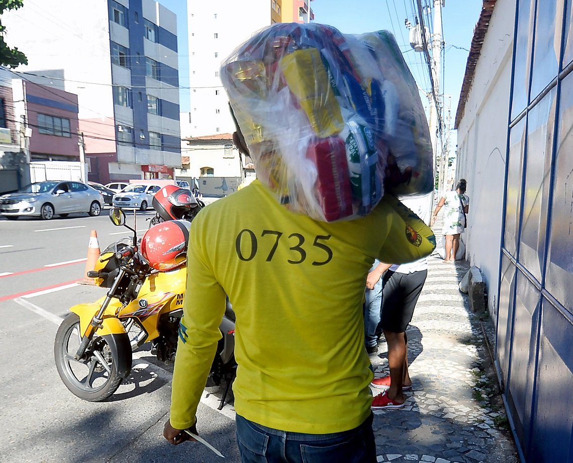 Nova entrega de cestas básicas a mototaxistas de Salvador começa nesta segunda 