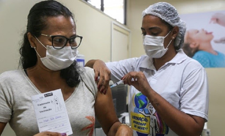 Aplicação de 2ª dose da vacina contra a Covid-19 é antecipada em Salvador nesta segunda-feira; confira 