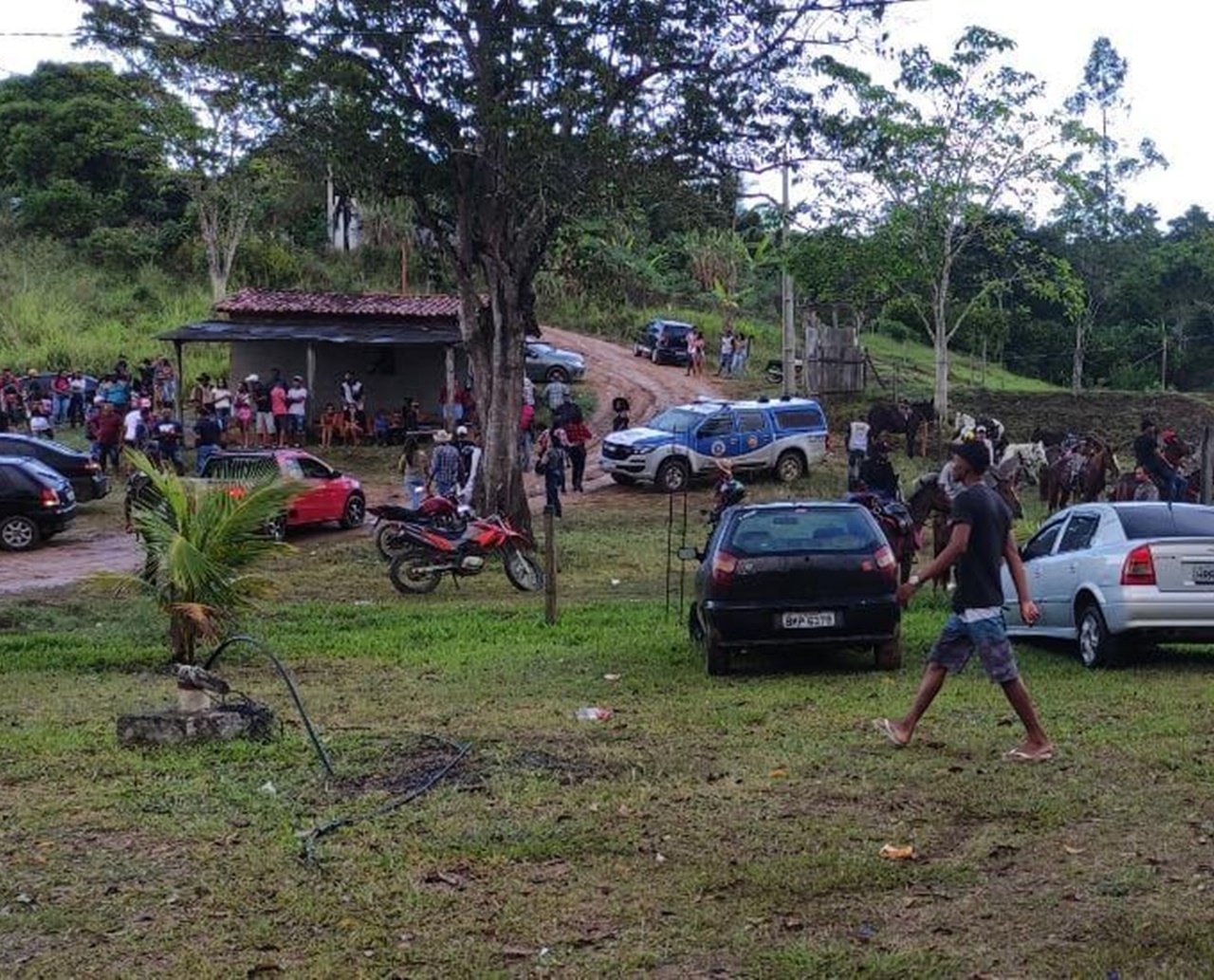 Aglomeração durante cavalgada é encerrada pela polícia no interior da Bahia