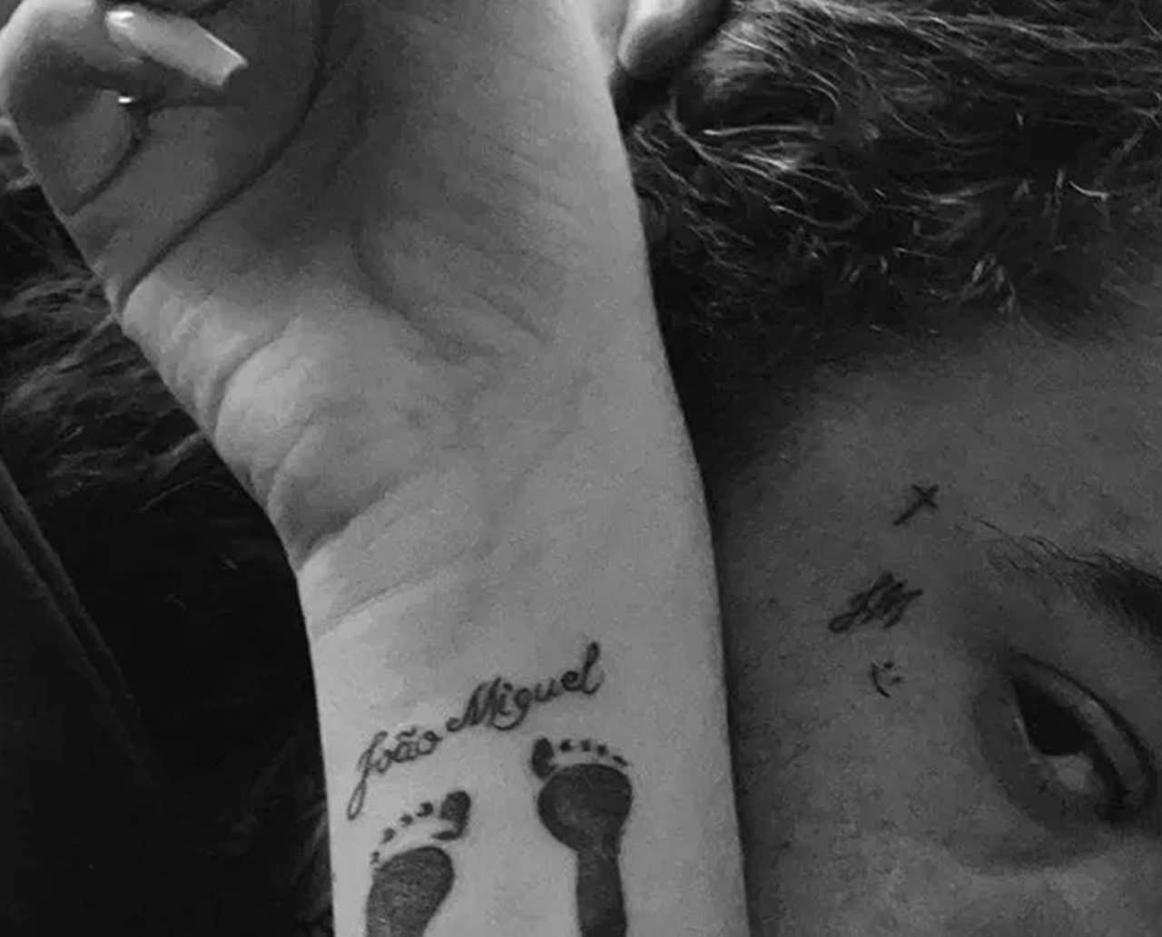 Whindersson Nunes e Maria Lina fazem tatuagens em homenagem ao filho: "Sinto sua falta"