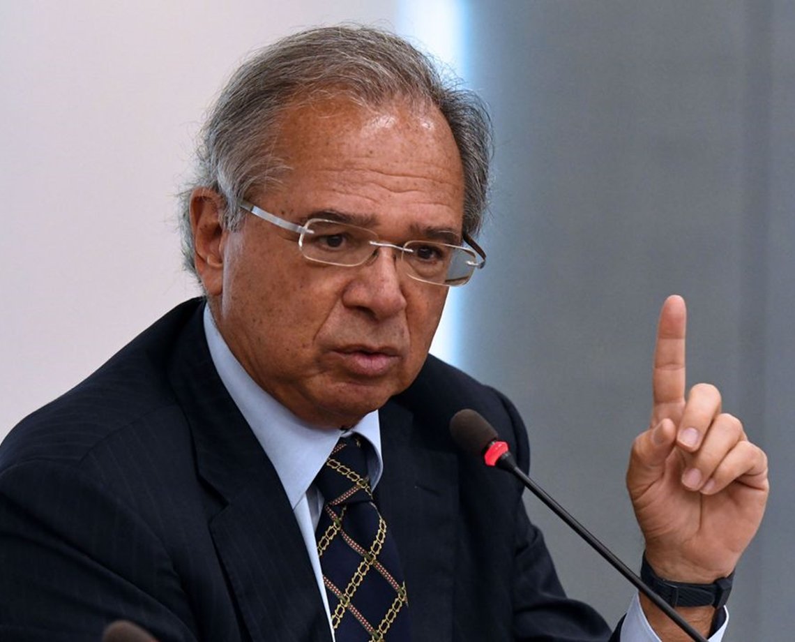 Auxílio emergencial deve ser estendido "por mais dois ou três meses", afirma Paulo Guedes