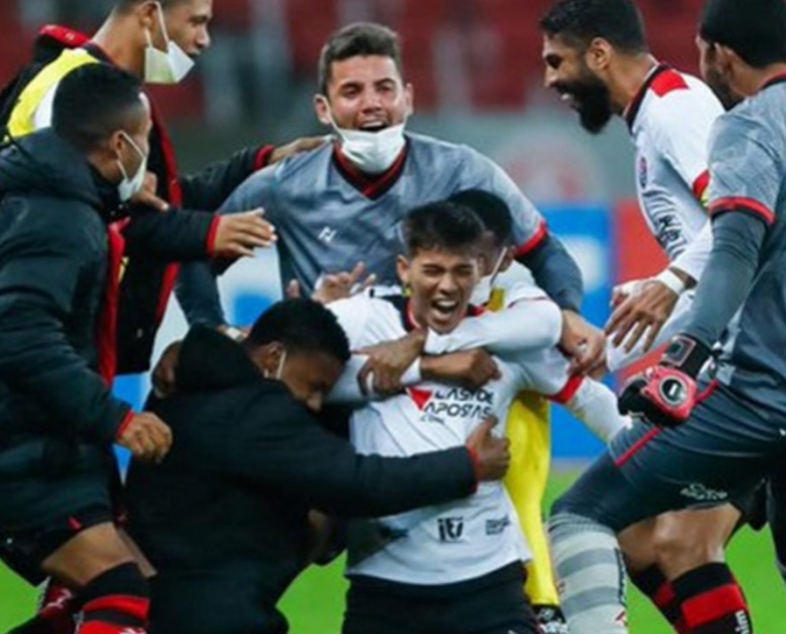 Faz o 'Pix': Vitória elimina o Inter, fatura R$ 2,7 milhões e garante hegemonia nordestina nas oitavas da Copa do Brasil